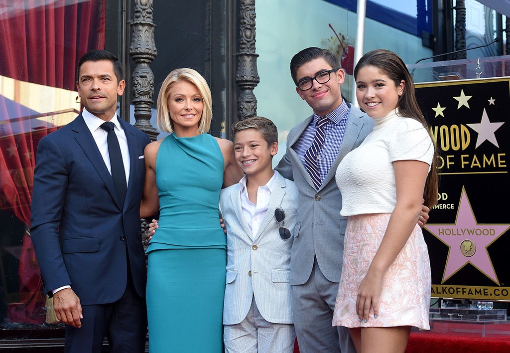 Kelly Ripa, Mark Consuelos & son Joaquin have rare family outing<br><br>