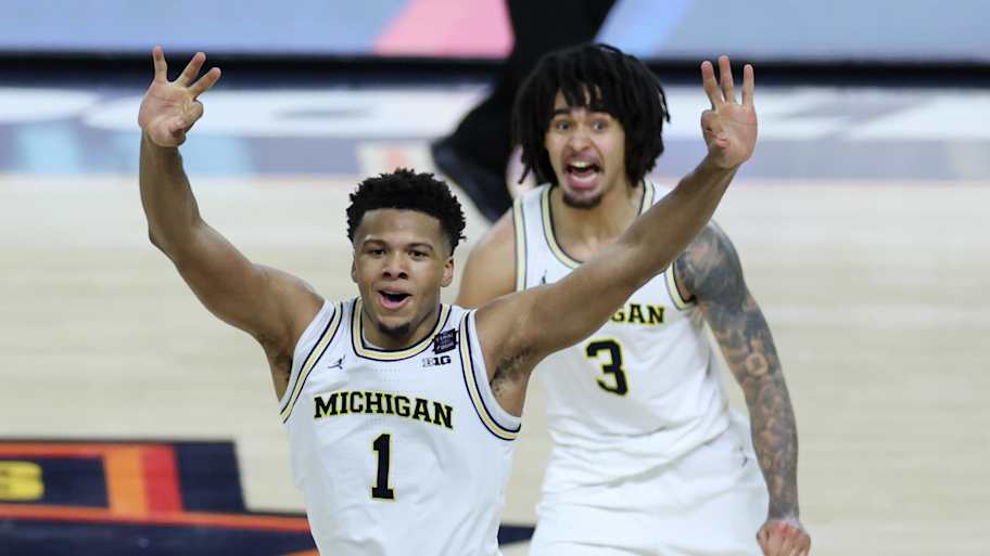 Michigan basketball star guard signs to return to Wolverines for 2026 ...
