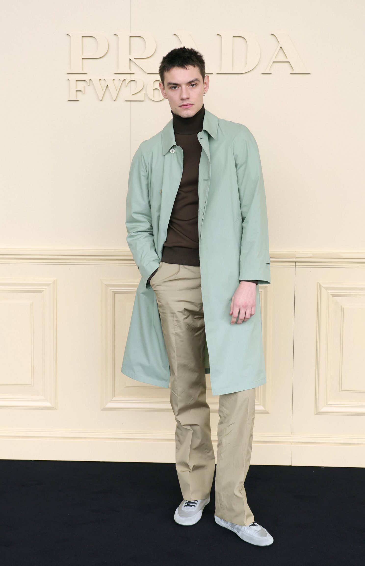 Meet Netflix actor Louis Partridge, 22, tipped to play the youngest ...