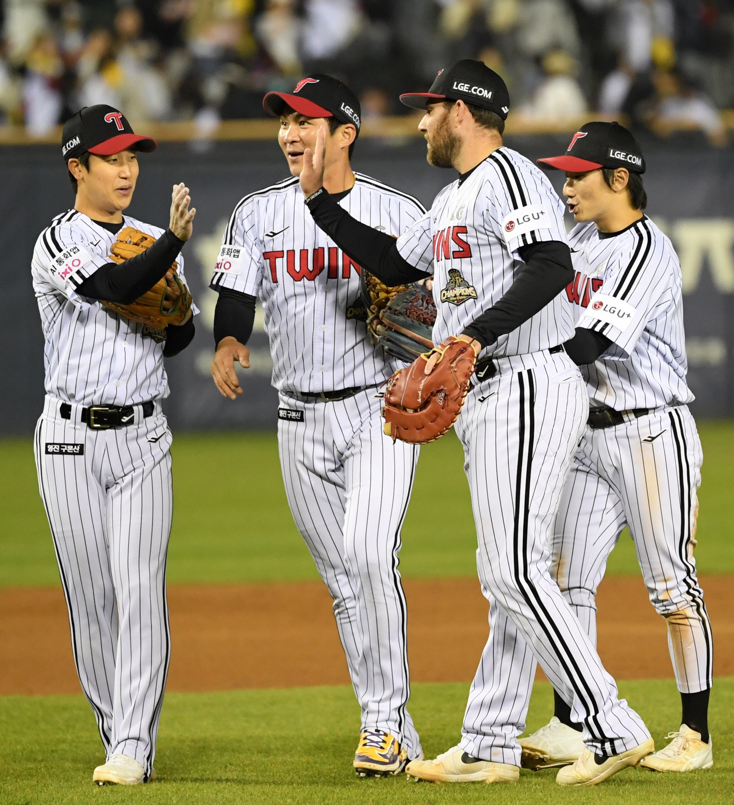 LG's eighth-inning comeback extends winning streak to six