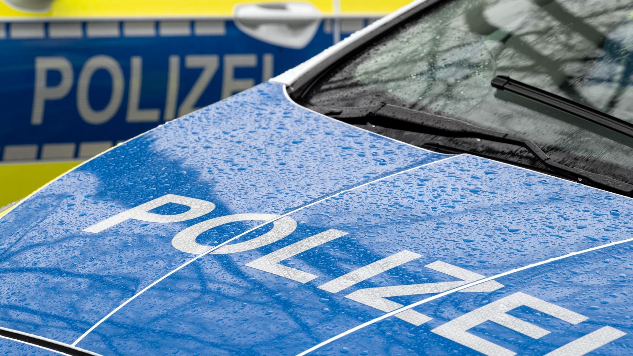 Streit in Riederich eskaliert: Radler spuckt ins Auto – Daimlerfahrer ...