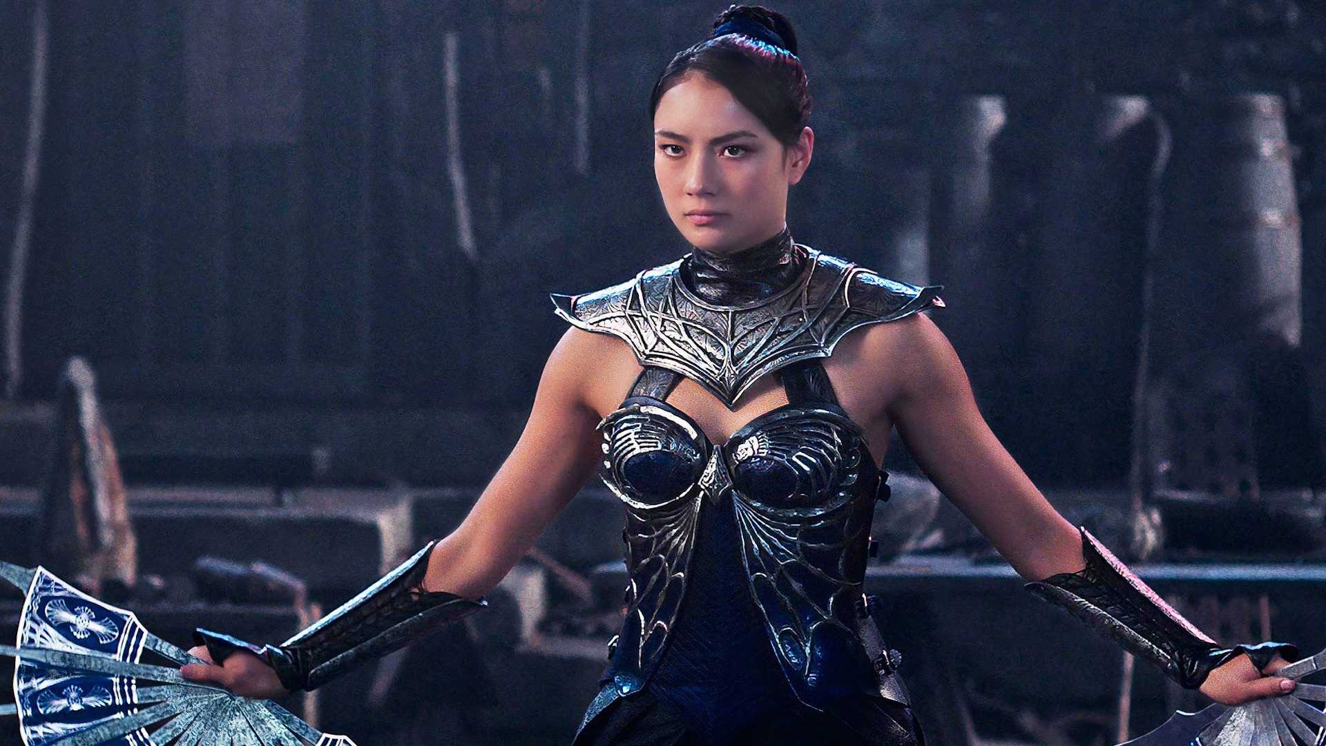Kitana combat ready holding her fans in Mortal Kombat 2