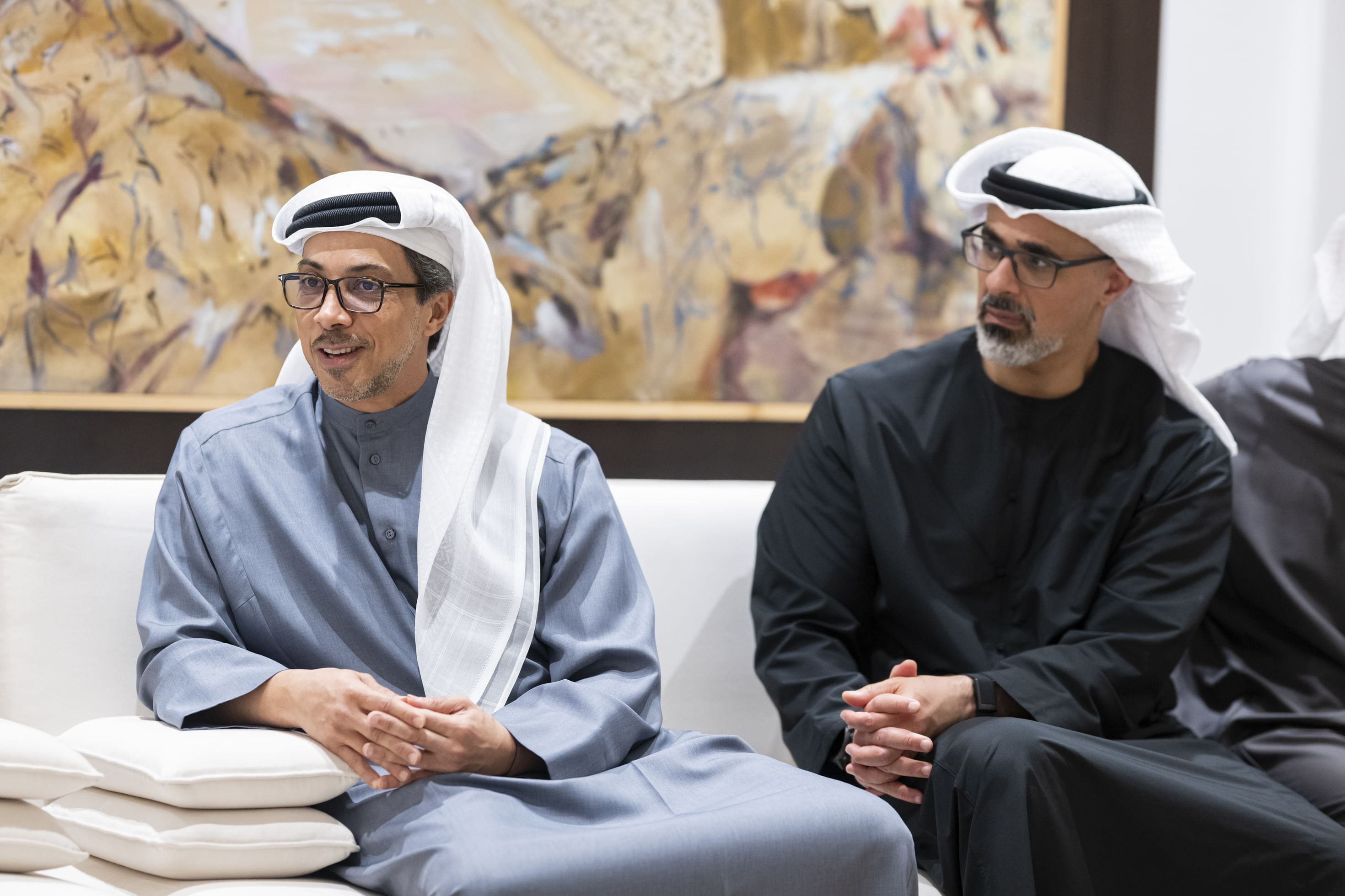 محمد بن زايد ومحمد بن راشد: الإمارات نجحت في مواجهة الأزمة بترابط شعبها وكفاءة مؤسساتها
