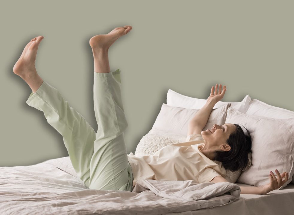 I'm a spinal surgeon and here are 6 gentle bed exercises that restore ...