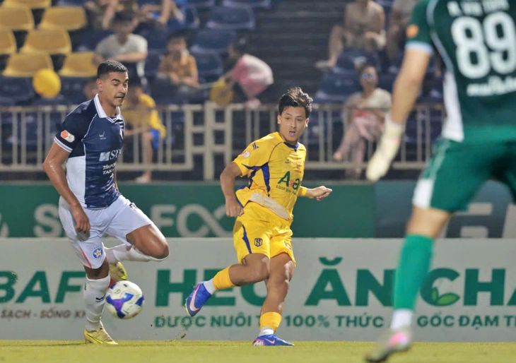 Trung vệ nhập tịch Đỗ Phi Long sai lầm, CLB Đà Nẵng trả giá đắt