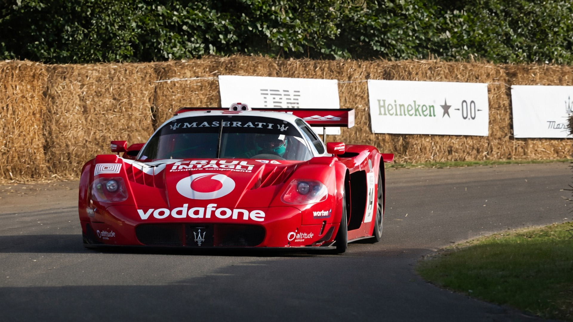 Rare Maserati MC12 nearly loses control at high speed