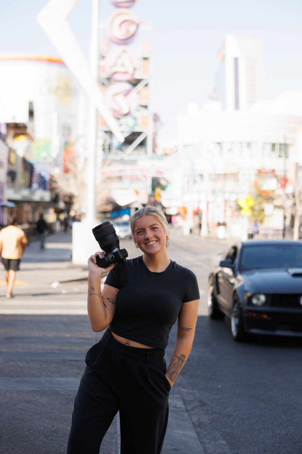 Photographer’s viral, intimate ‘Stranger Shoots’ capture fake couples ...