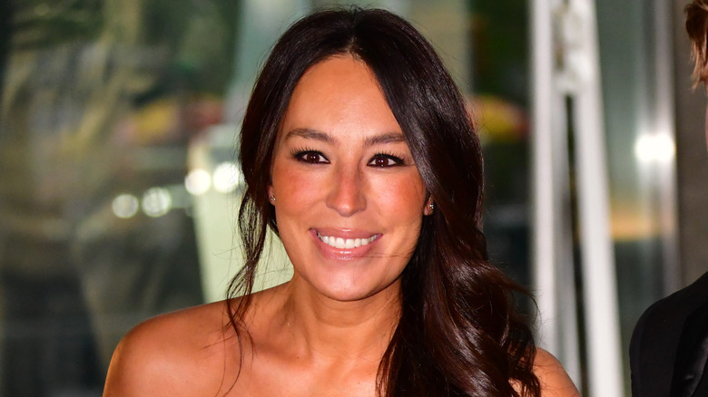 The two colors Joanna Gaines loves for a stunning fixer upper farmhouse ...