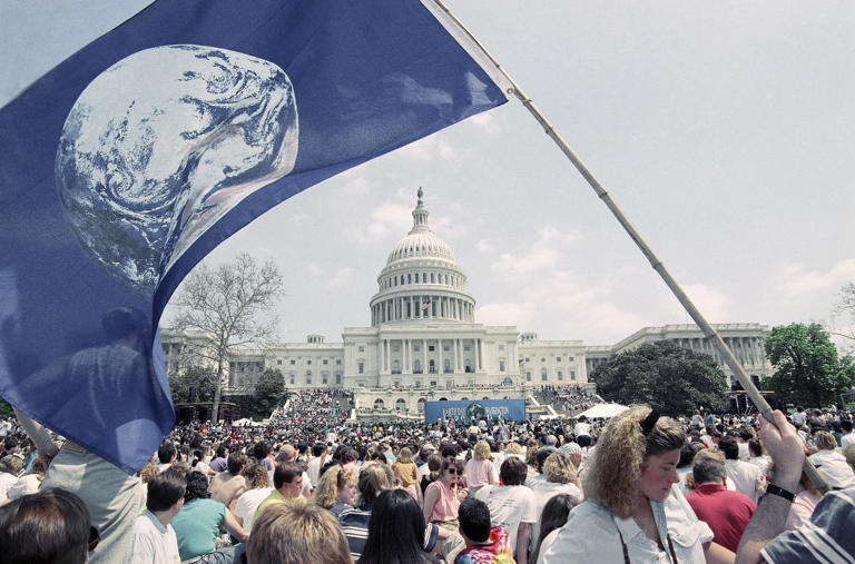 In 1990, a bipartisan Congress passed historic bills. Then it cracked ...