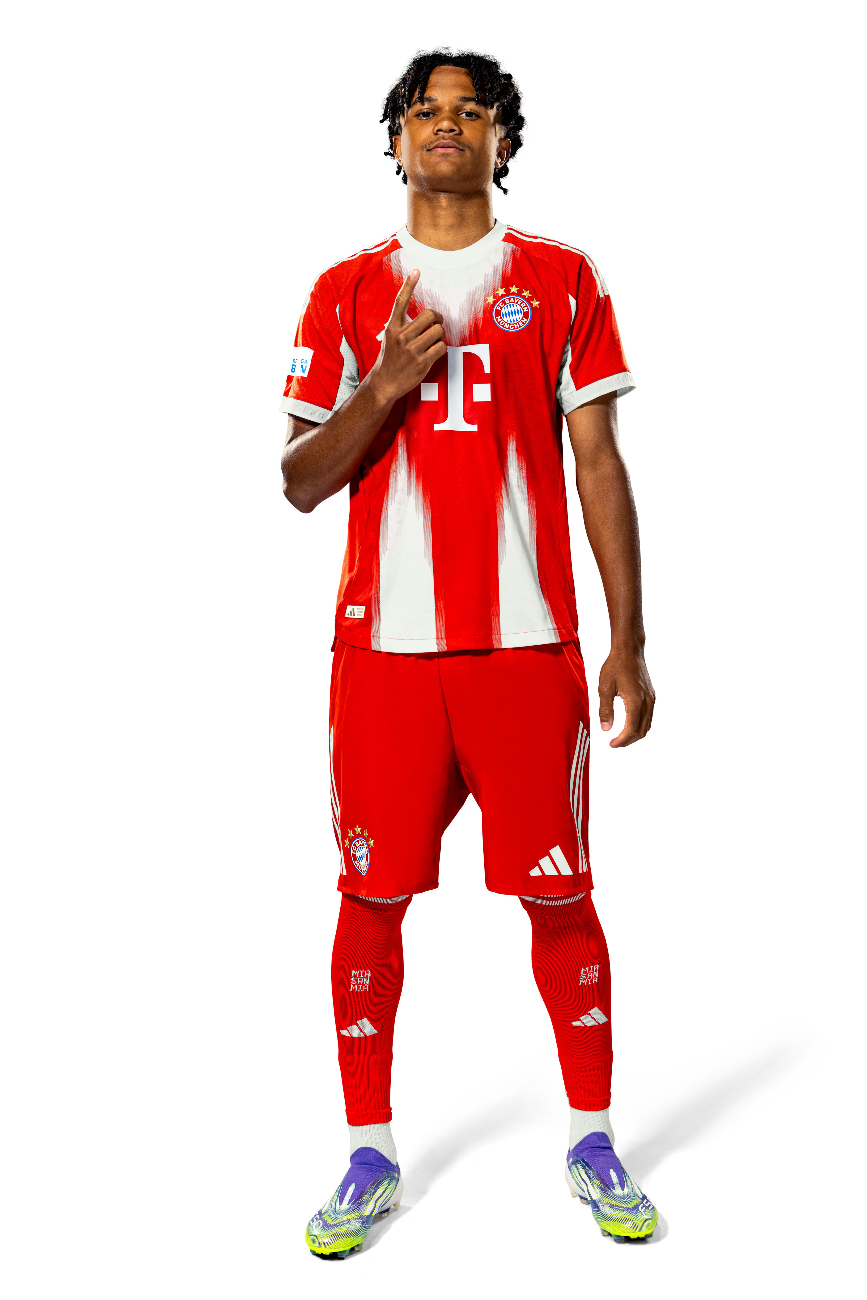ICYMI: Bayern Munich sends Julien Yanda to CD Eldense on loan