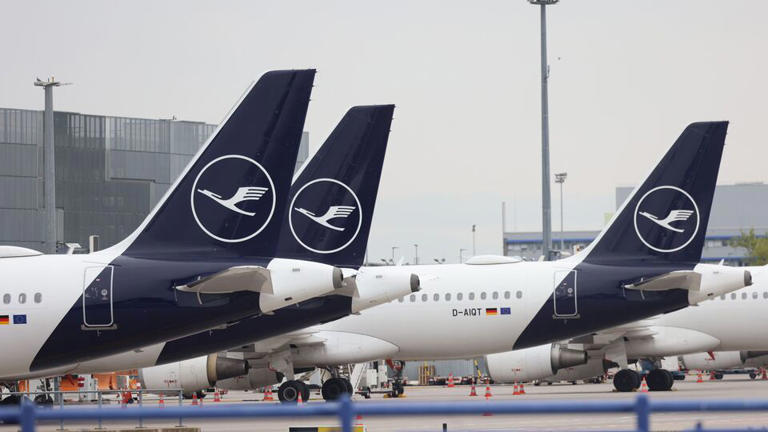 Pilots' union calls for 48-hour strike at Lufthansa starting April 13