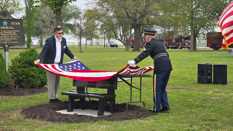 City of Sikeston dedicates new bench to fallen Officer Henry Franklin