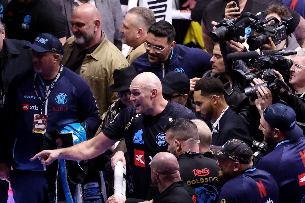Fury claims he has signed Joshua fight contract but that 'AJ' has not