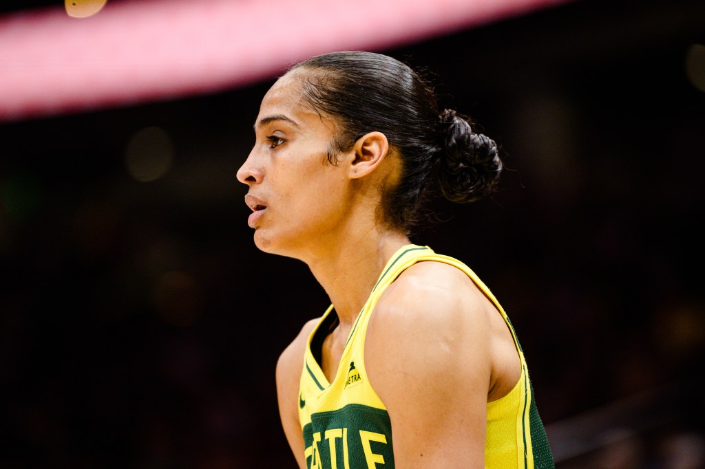 Chicago Sky sign 7-time All-Star Skylar Diggins after Angel Reese trade