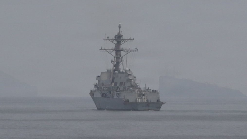 US Aegis destroyers begin mine clearance in Strait of Hormuz