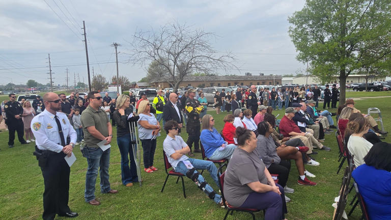 City of Sikeston dedicates new bench to fallen Officer Henry Franklin
