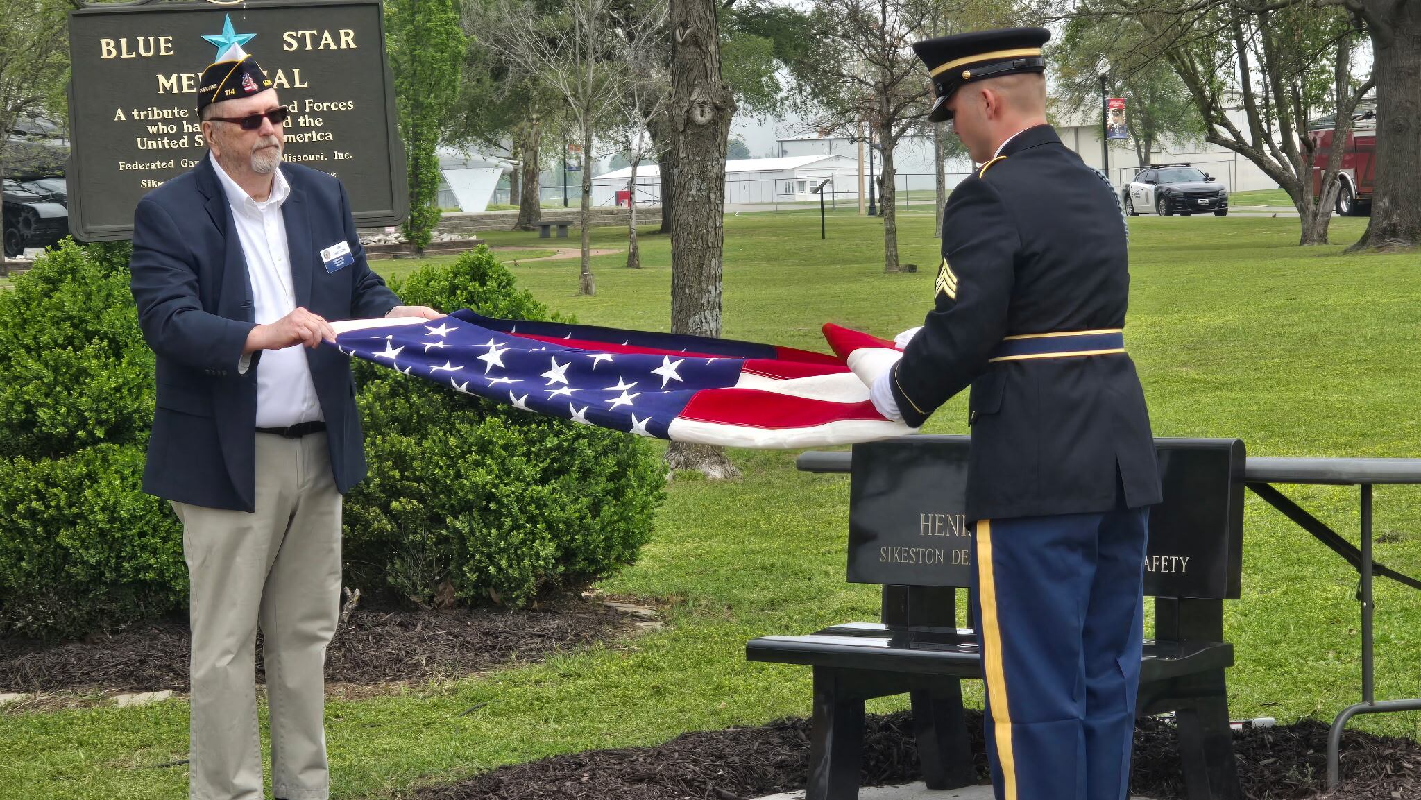 City of Sikeston dedicates new bench to fallen Officer Henry Franklin