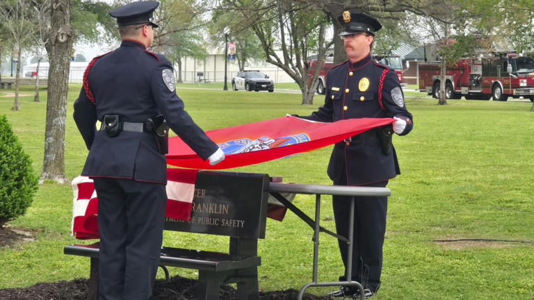 City of Sikeston dedicates new bench to fallen Officer Henry Franklin