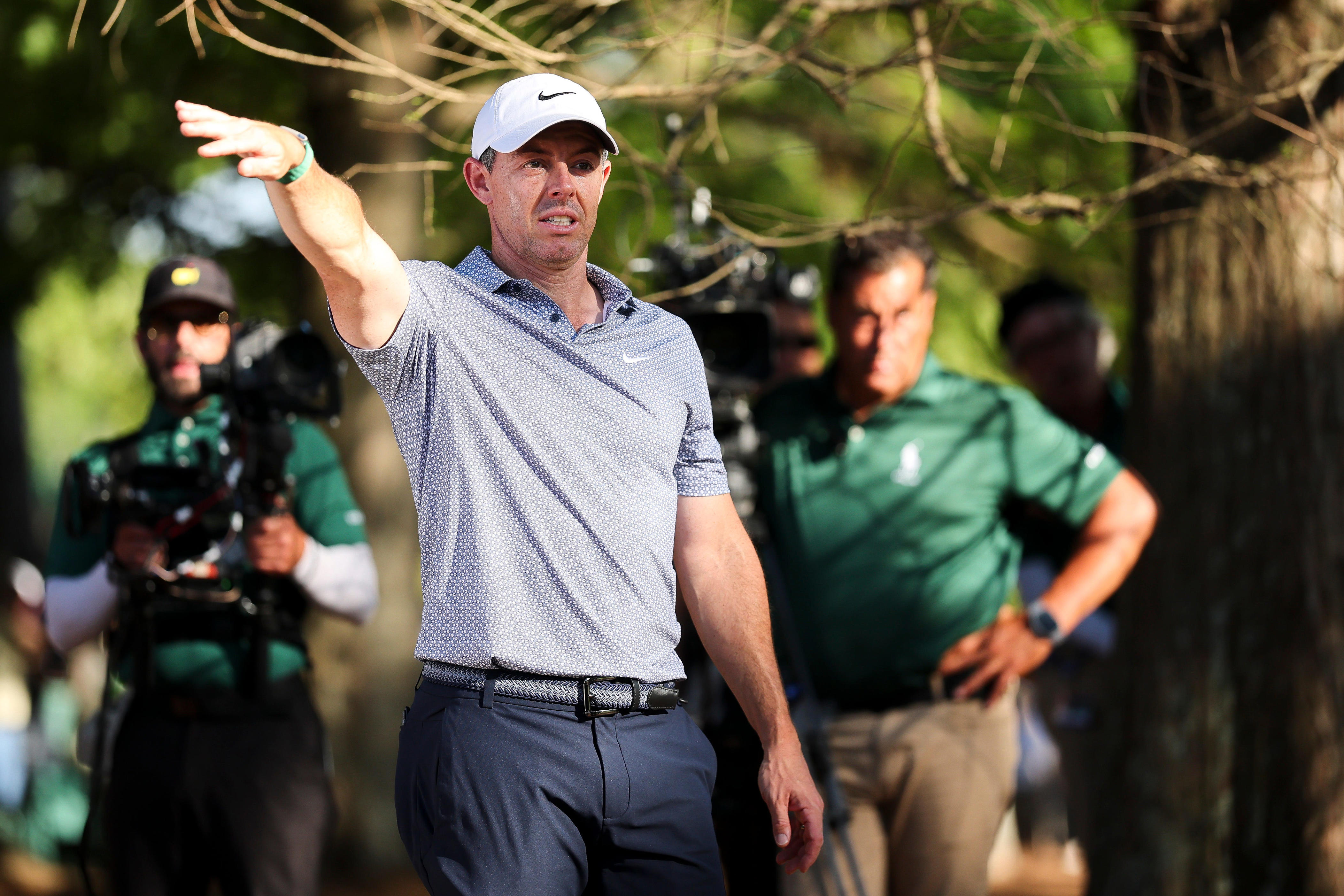 Rory McIlroy, fighting case of the lefts at Masters, rushes to range ...