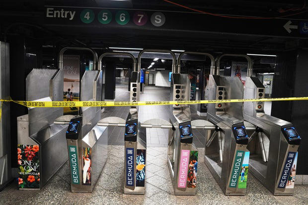 Man with machete fatally shot at NYC's Grand Central after slashing ...