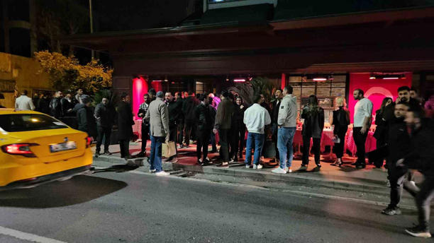 BEŞİKTAŞ'TA 2 EĞLENCE MEKANINDA DAHA UYUŞTURUCU ARAMASI YAPILDI