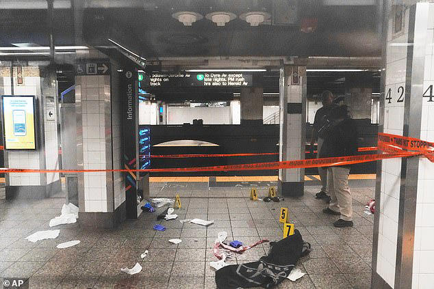 Machete-wielding man shot dead by cops after slashing three people at ...