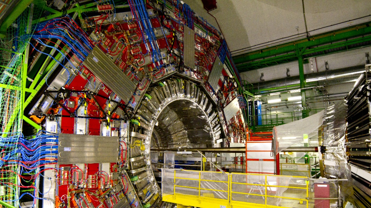 The Large Hadron Collider caught quarks leaving wakes in the Big Bang’s ...
