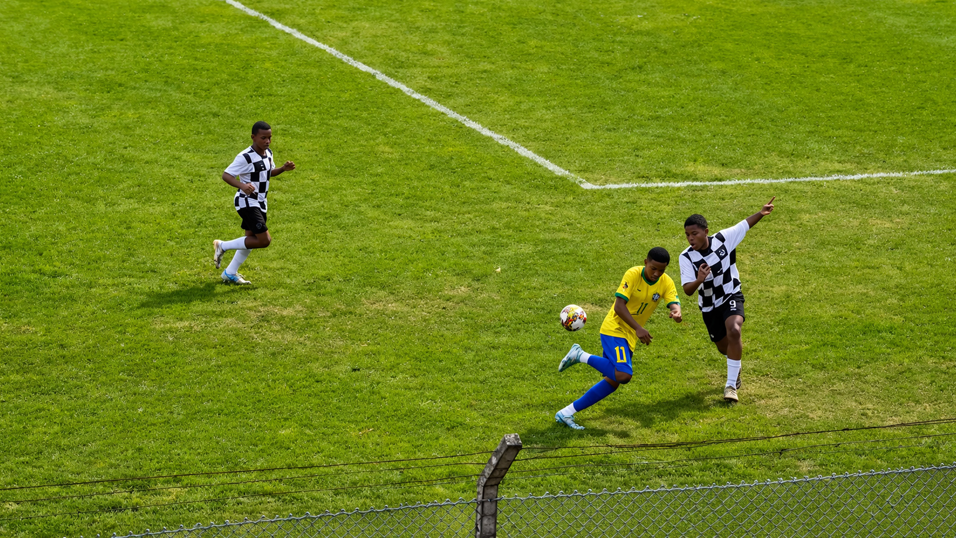 Can you do these football moves past a defender?
