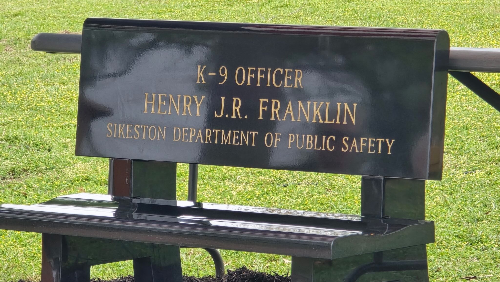 City of Sikeston dedicates new bench to fallen Officer Henry Franklin