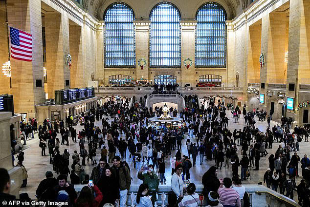 Machete-wielding man shot dead by cops after slashing three people at ...