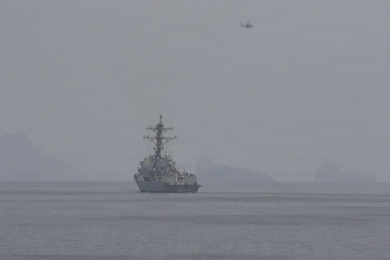 US Aegis destroyers begin mine clearance in Strait of Hormuz