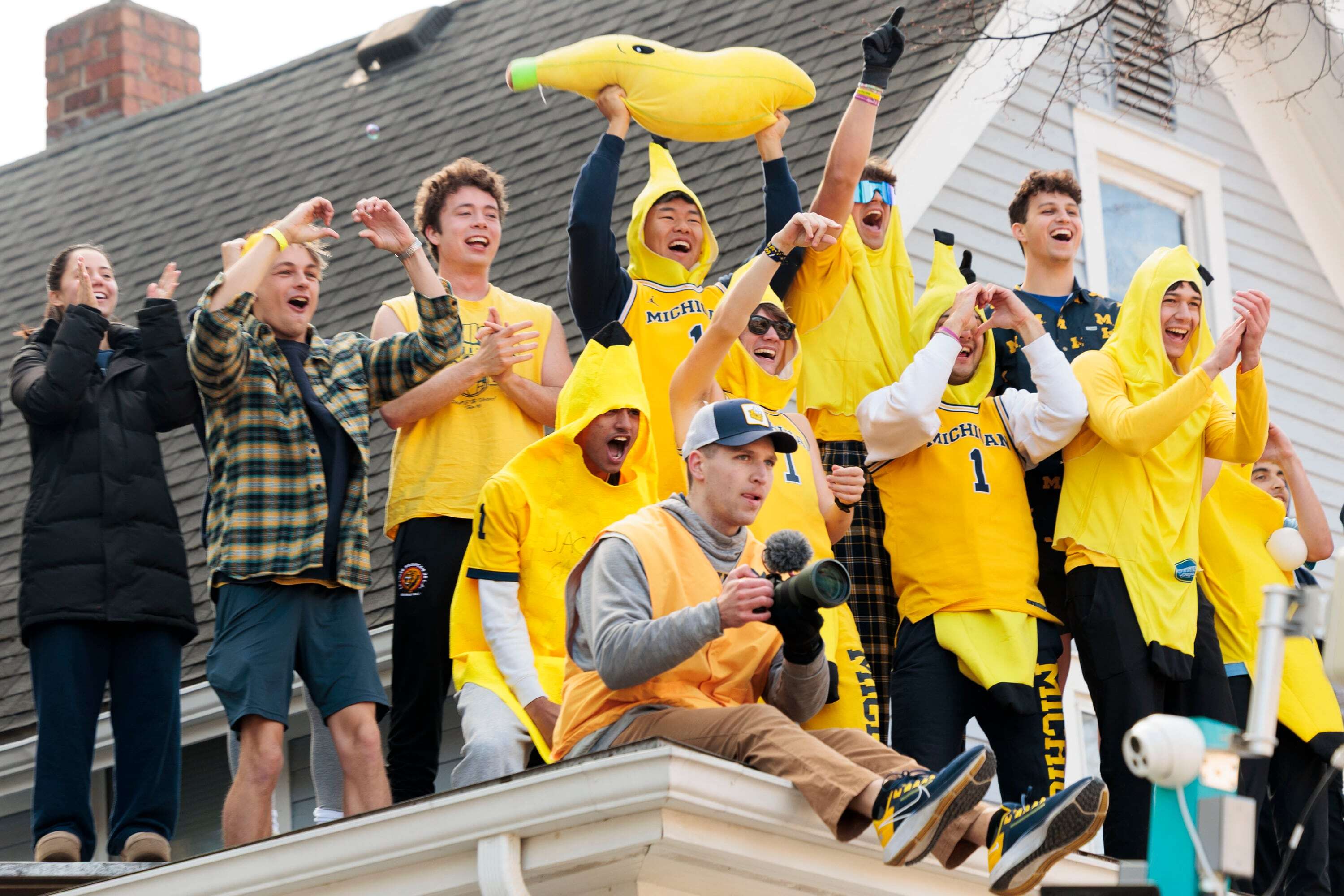 Photos: Thousands pack Ann Arbor streets to welcome Michigan basketball ...