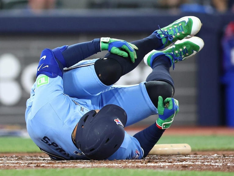 George Springer suffers fractured big toe, his status uncertain