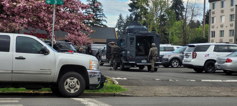 Assault suspect in custody after SWAT standoff in Vancouver, police say