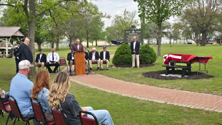 City of Sikeston dedicates new bench to fallen Officer Henry Franklin