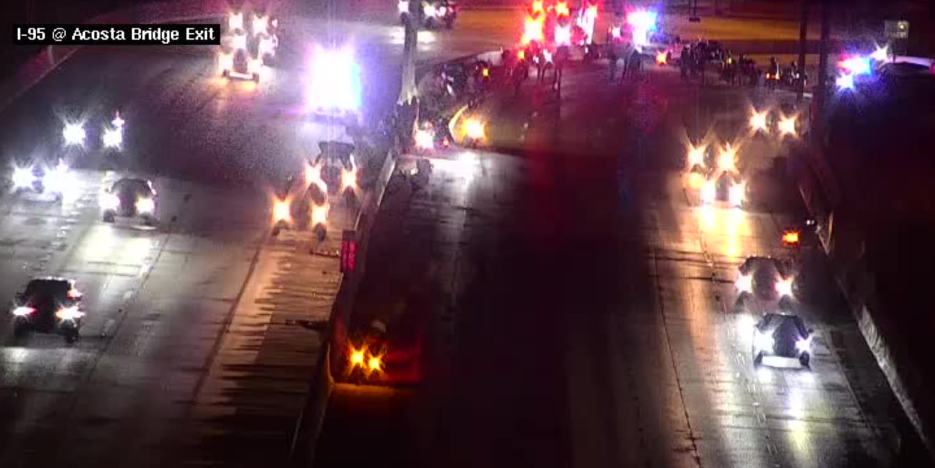 Northbound lanes blocked on I-95 at Hendricks Avenue after crash