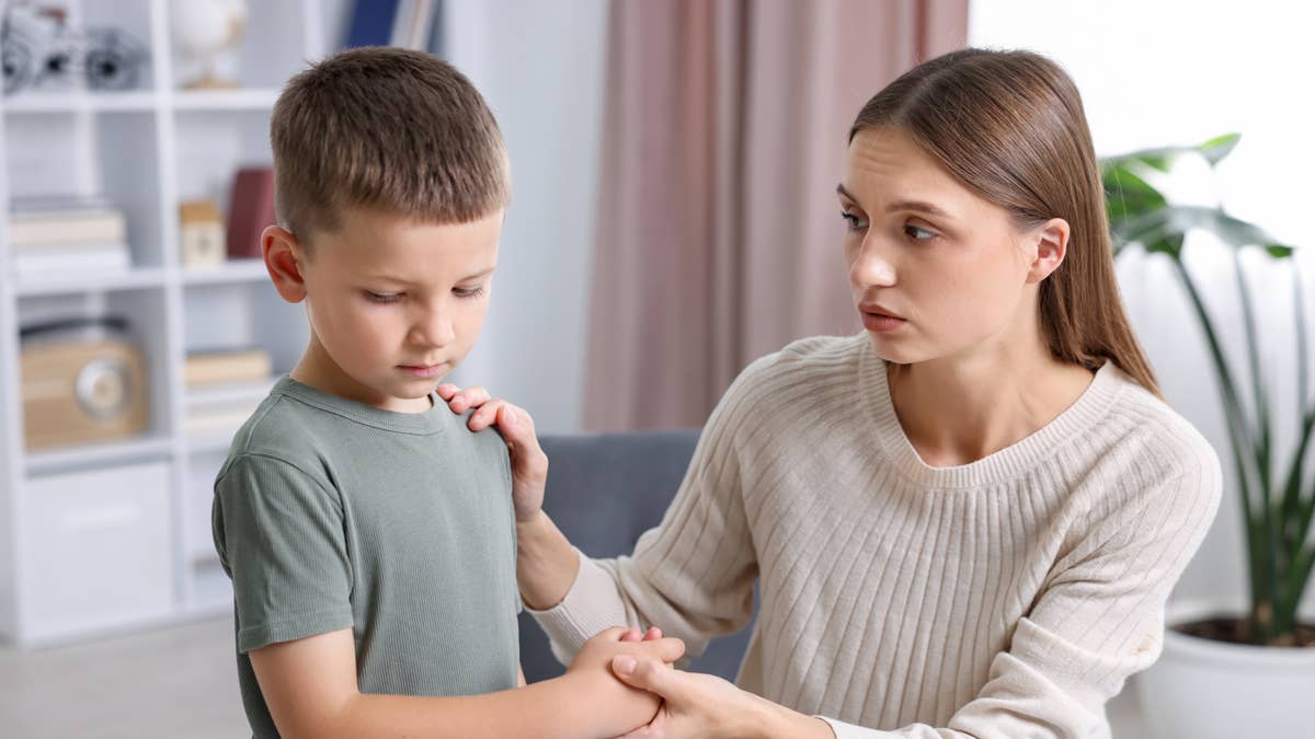 3 child psychologists reveal the harmful phrase parents should avoid ...