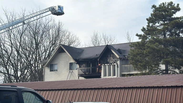 Lansing apartment fire forces quick evacuation