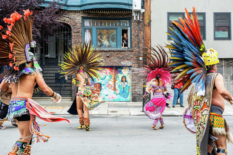 Aztec dancers amaze onlookers at SF.'s soggy Cesar Chavez-free