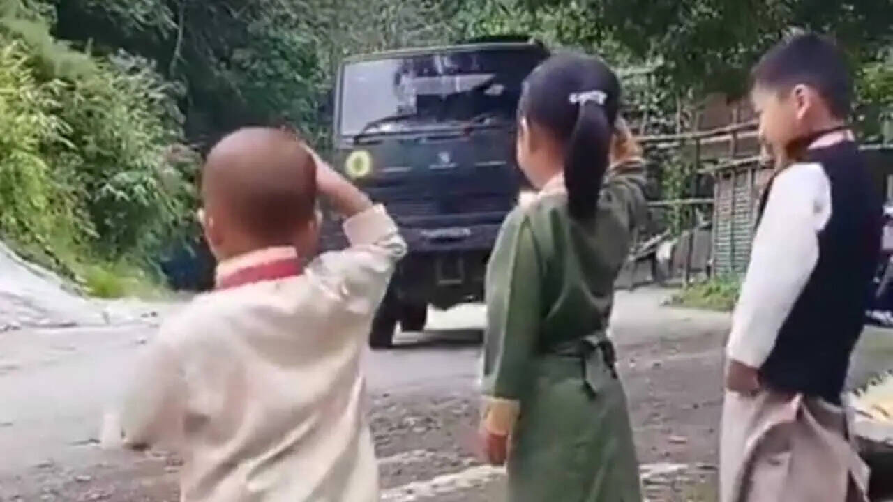 Viral video of kids saluting Army truck melts hearts; internet praises ...