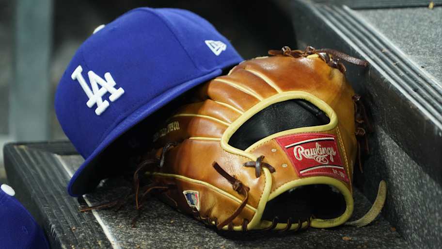Dodgers lose pitcher to Tigers, open 40-man roster spot