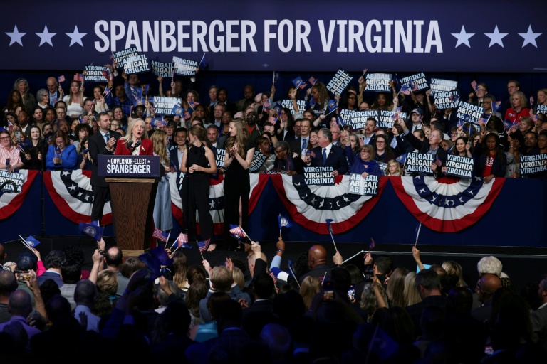 Democrats see 'blue wave' building for US midterms
