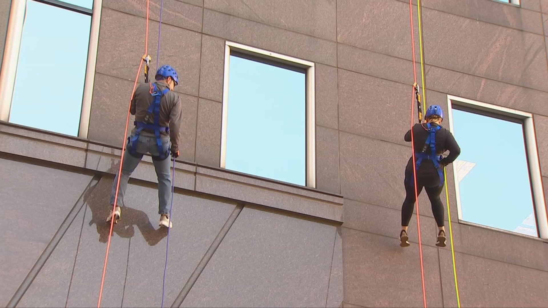 Participants rappel down high-rise in downtown Pittsburgh during ...