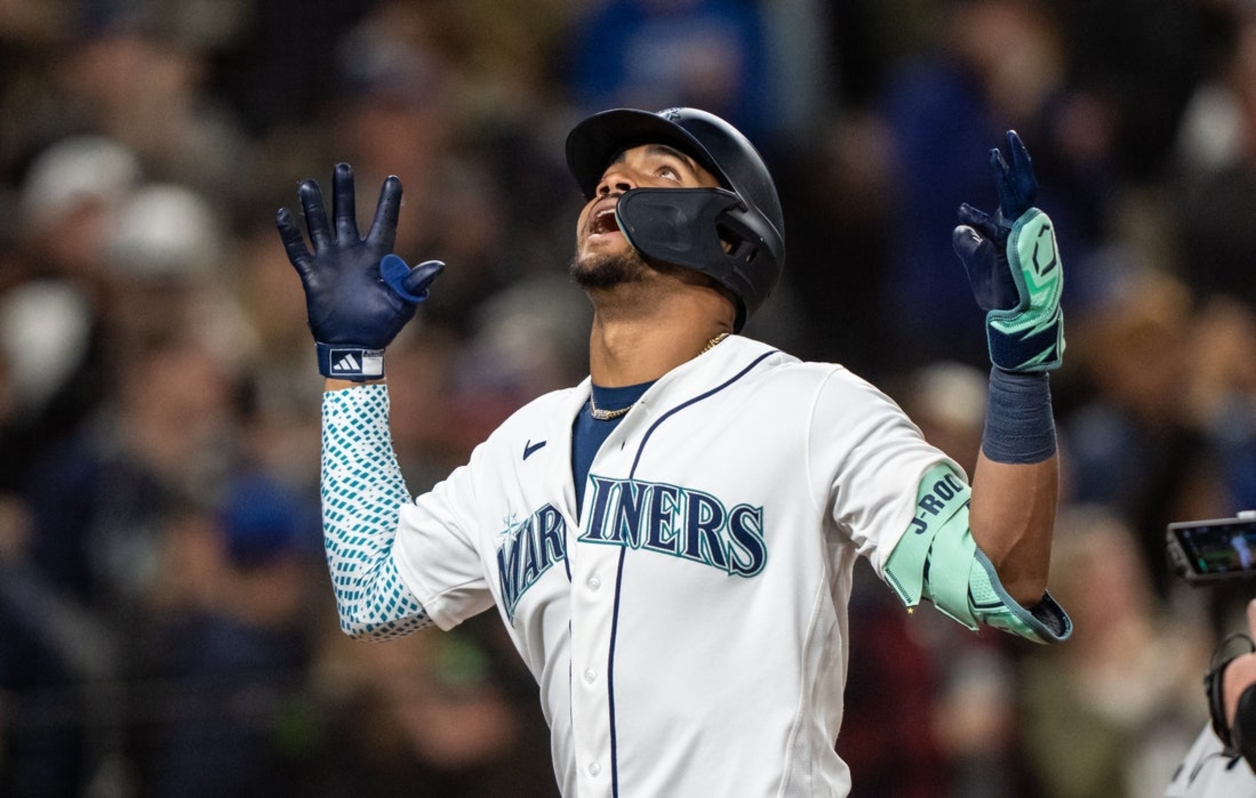 Julio Rodriguez, Mariners rally from 5-run deficit to walk off Astros