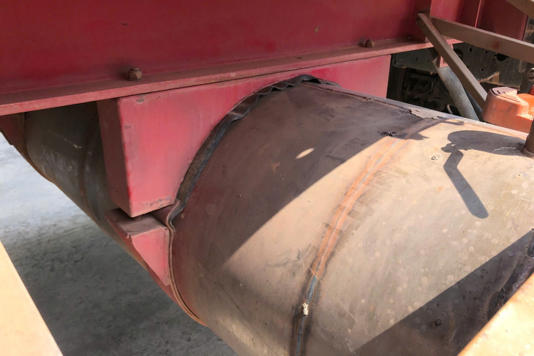 Thùng sắt hình trụ tròn được chia làm 2 ngăn chứa nước và dầu diesel để qua mặt lực lượng chức năng - Ảnh: Hải quan Quảng Trị