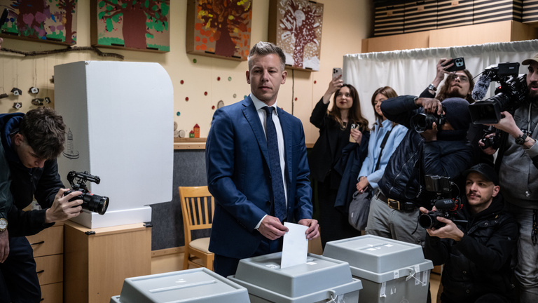 Magyar Péter leadta a szavazatát