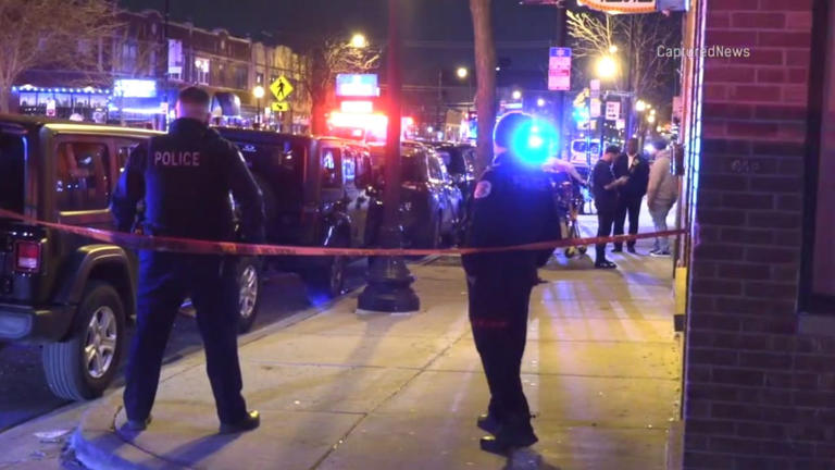 3 shot, 1 critically hurt, on Chicago’s North Side near bar, police say