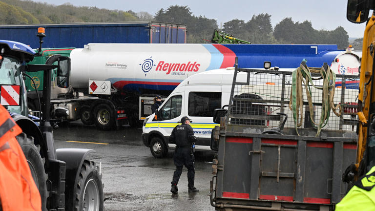 19 trucks leave Cork's Whitegate oil refinery but full recovery could ...