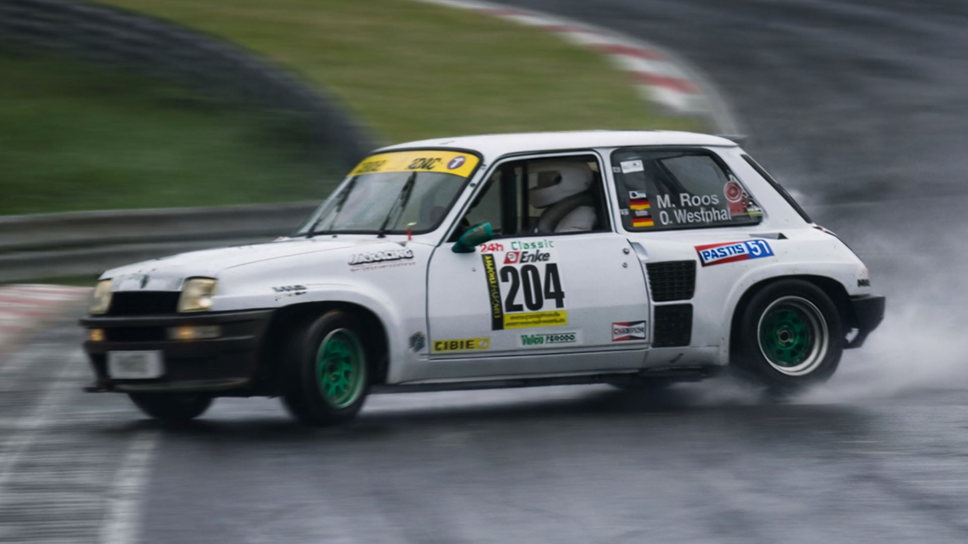 Rainy Nürburgring qualifying brings control challenges for drivers