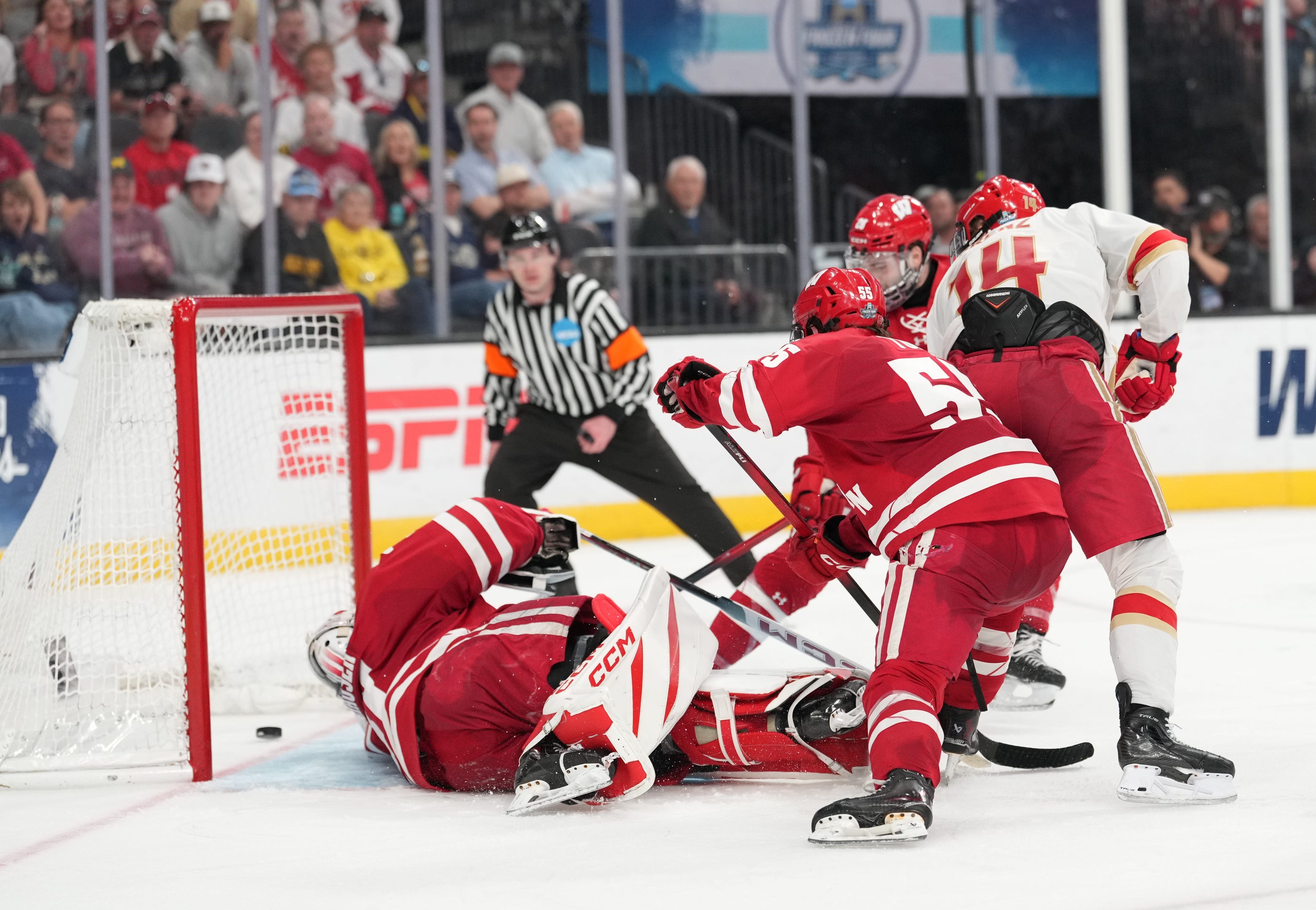 Social media reacts to Wisconsin hockey's national championship loss